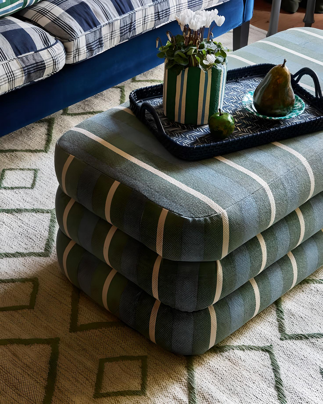 Maximizing Small Spaces: Multifunctional Furniture Solutions for Modern Living