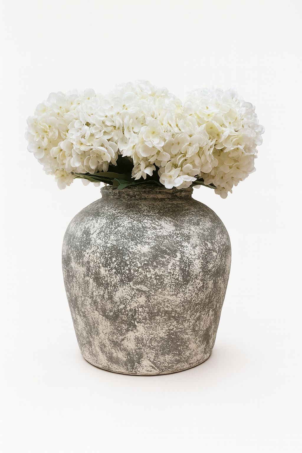 White Hydrangea x Rudlow Vase Set